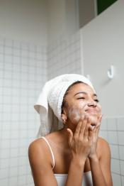 Żel oczyszczający do twarzy - jakie składniki powinien zawierać?
